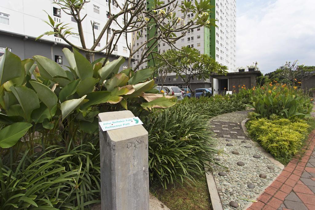 Reddoorz Apartment @ Green Pramuka จาการ์ตา ภายนอก รูปภาพ