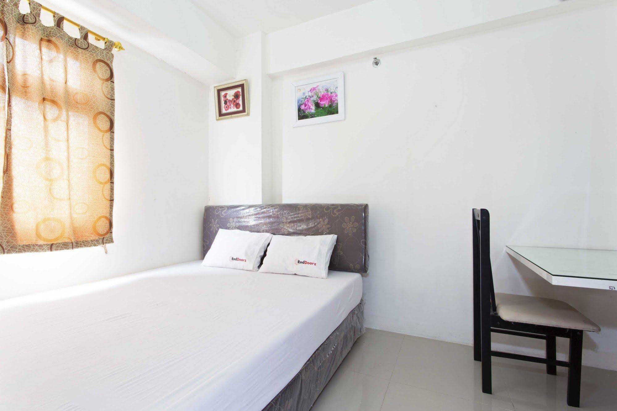 Reddoorz Apartment @ Green Pramuka จาการ์ตา ภายนอก รูปภาพ