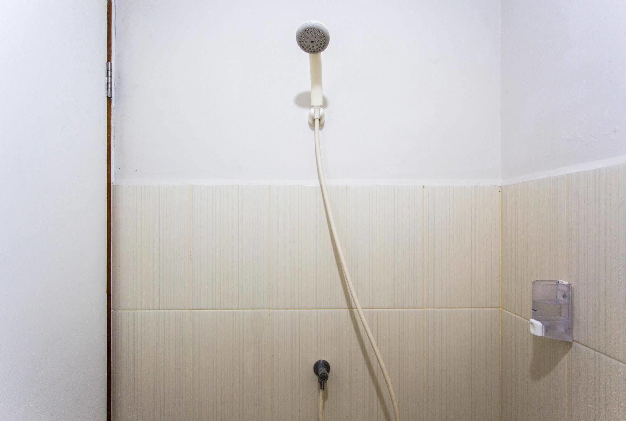 Reddoorz Apartment @ Green Pramuka จาการ์ตา ภายนอก รูปภาพ