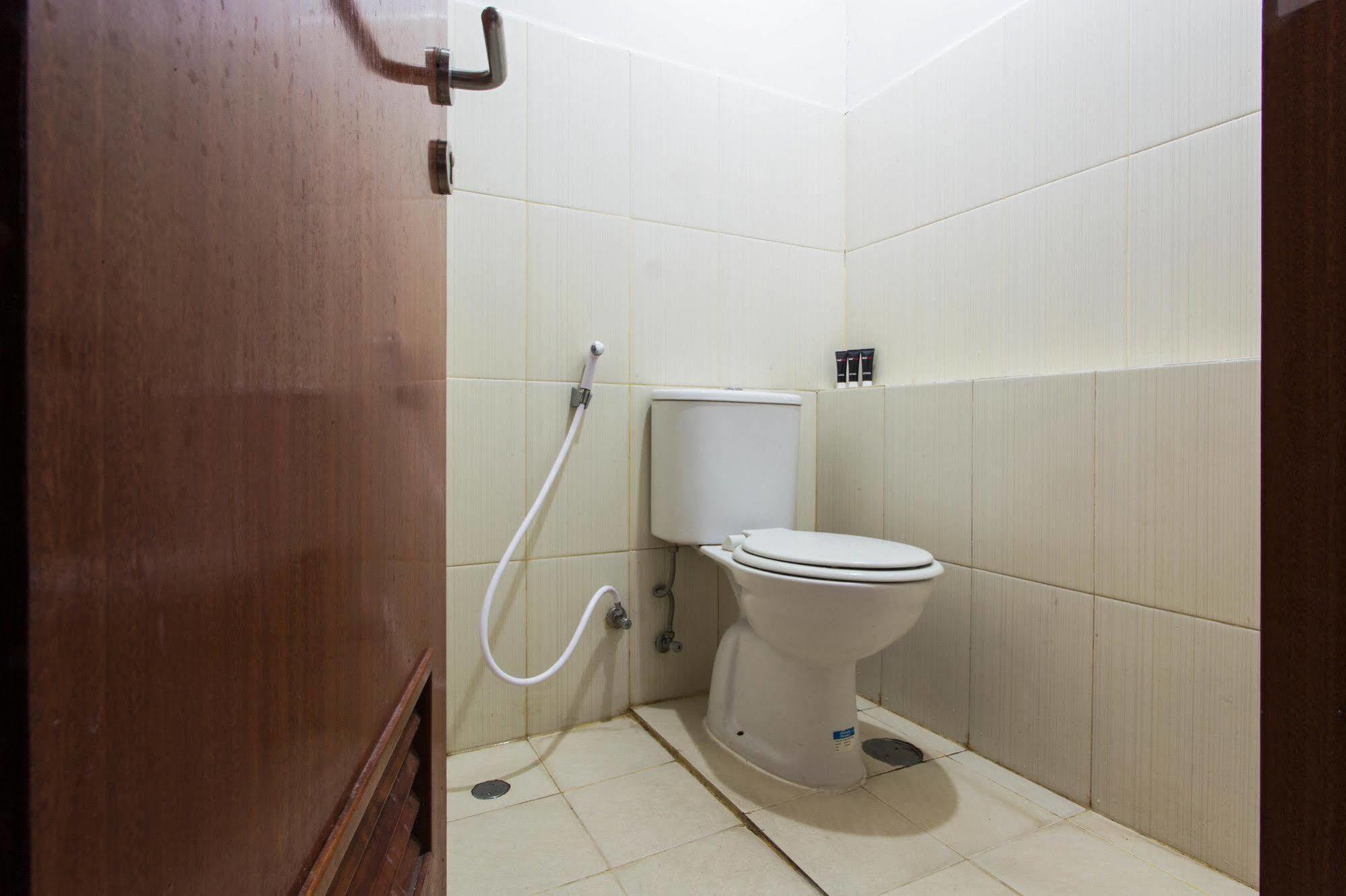 Reddoorz Apartment @ Green Pramuka จาการ์ตา ภายนอก รูปภาพ