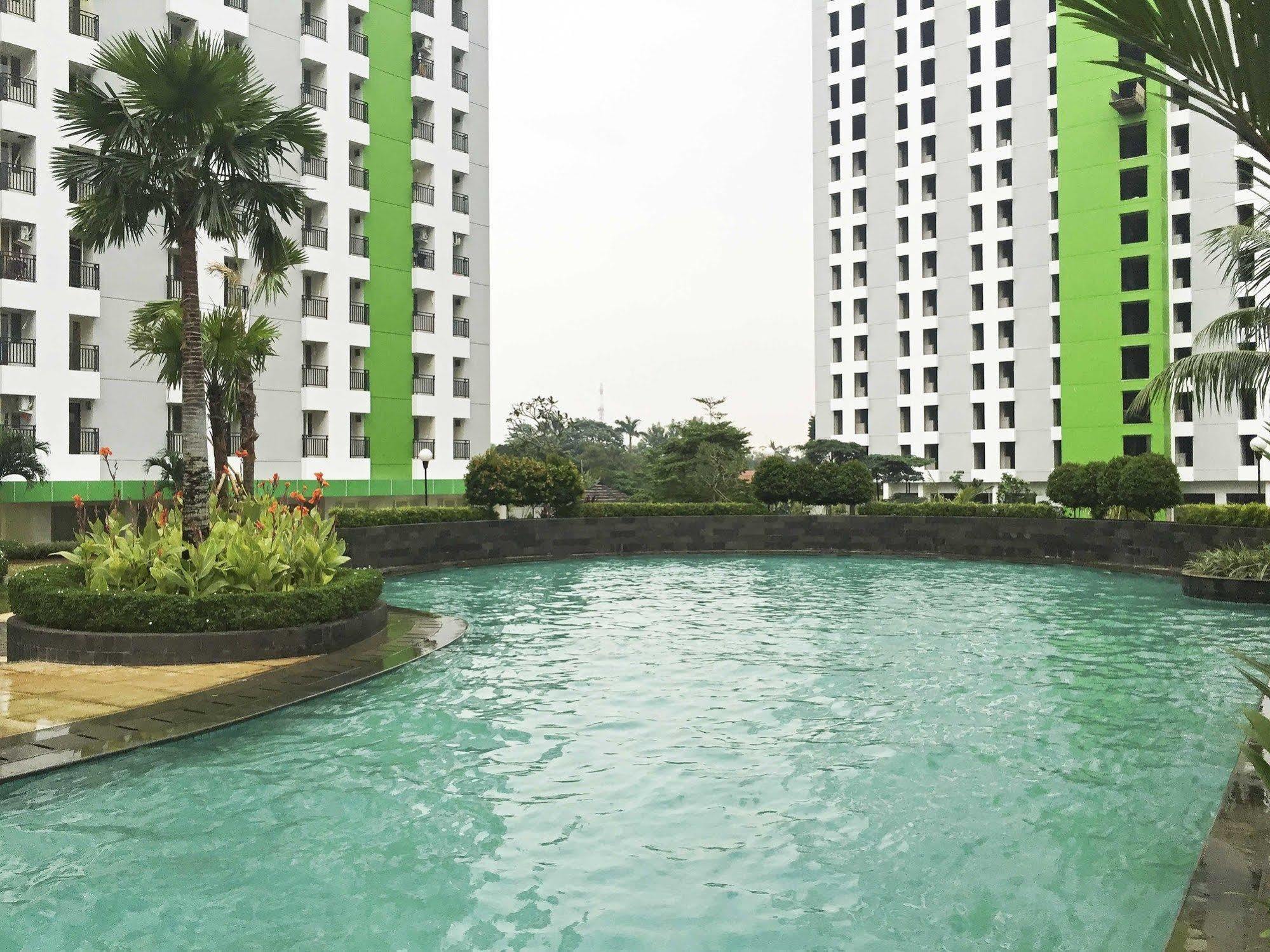 Reddoorz Apartment @ Green Pramuka จาการ์ตา ภายนอก รูปภาพ