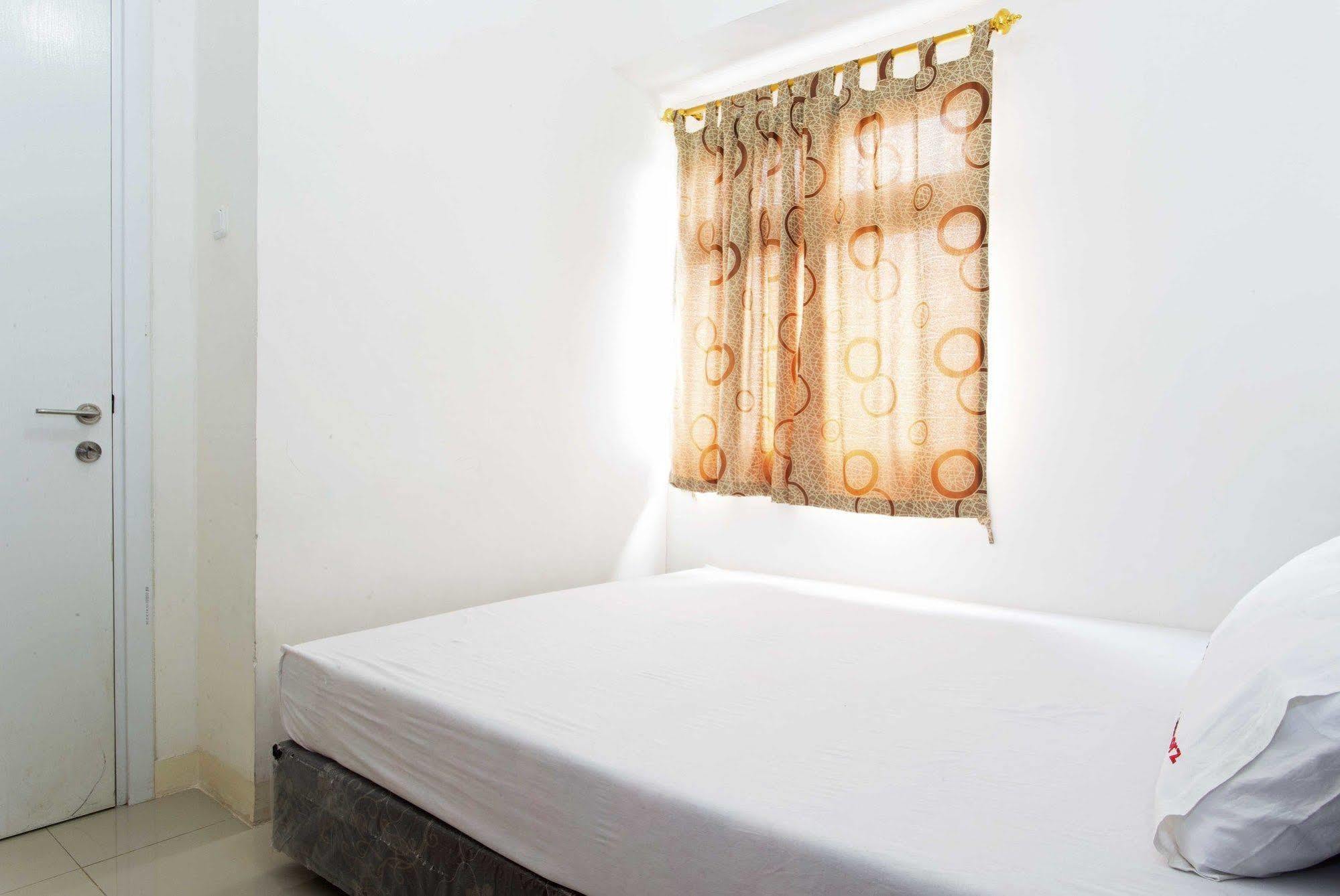 Reddoorz Apartment @ Green Pramuka จาการ์ตา ภายนอก รูปภาพ
