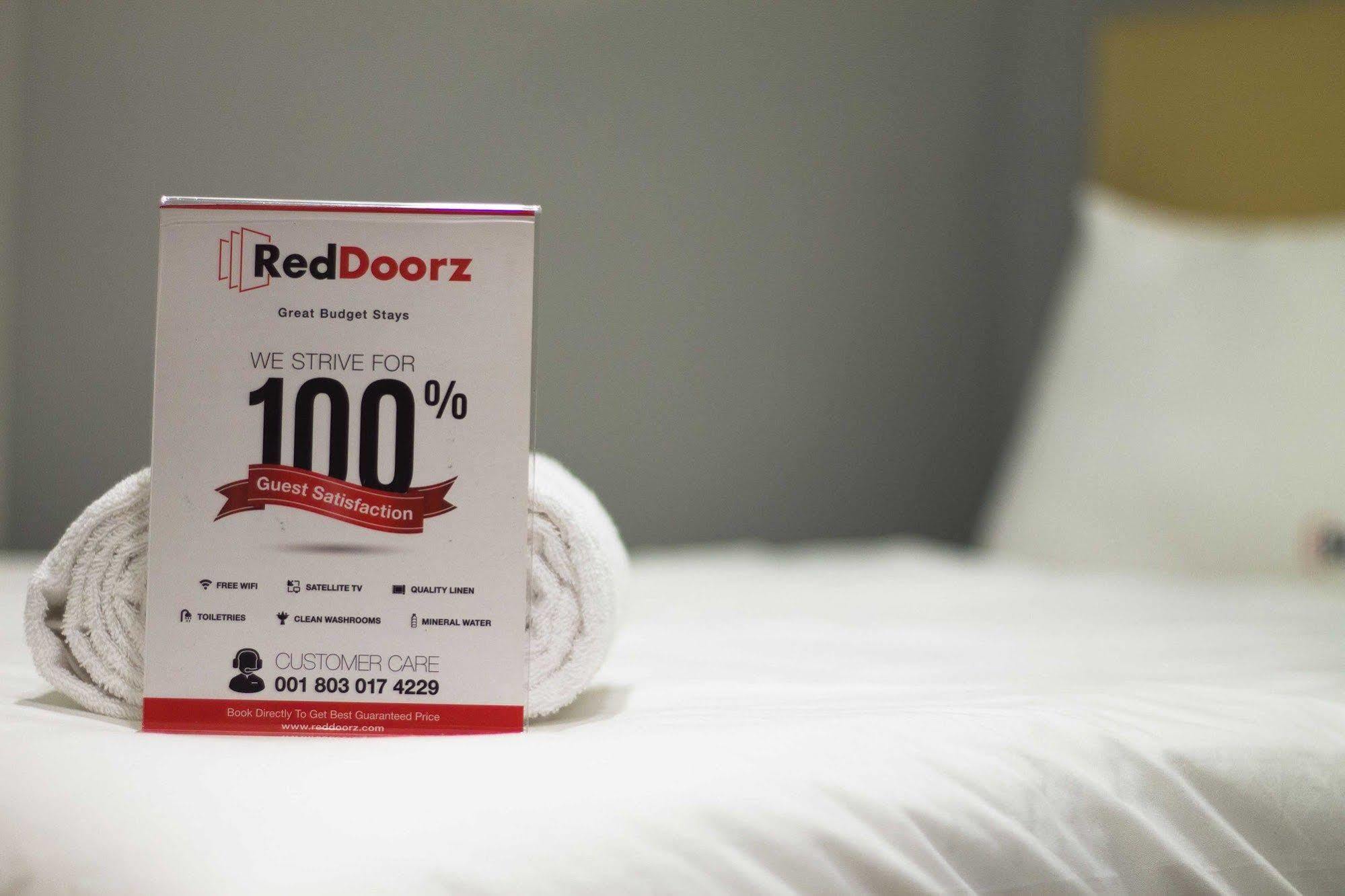 Reddoorz Apartment @ Green Pramuka จาการ์ตา ภายนอก รูปภาพ