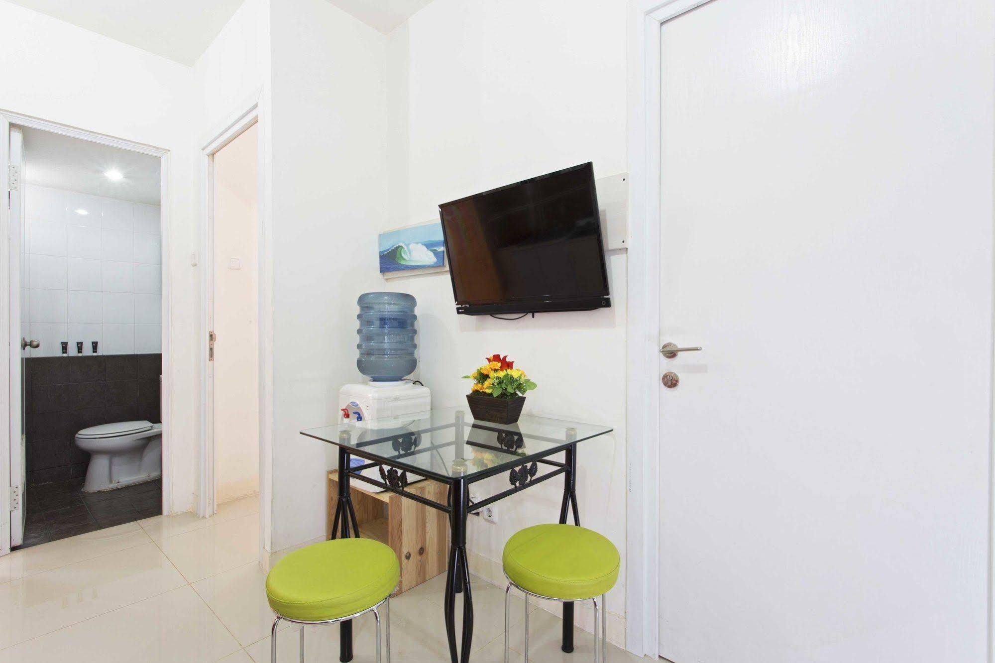 Reddoorz Apartment @ Green Pramuka จาการ์ตา ภายนอก รูปภาพ