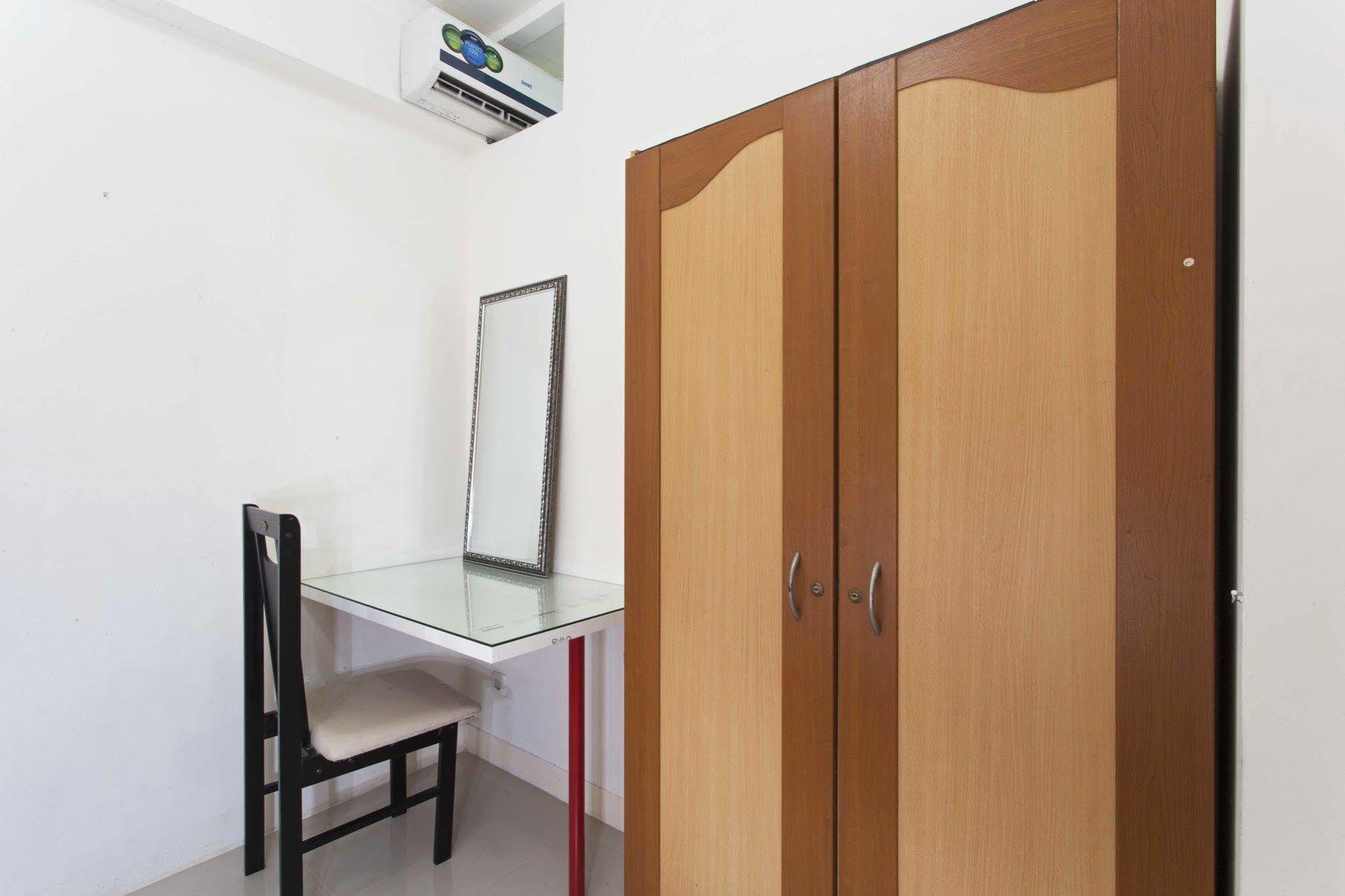Reddoorz Apartment @ Green Pramuka จาการ์ตา ภายนอก รูปภาพ
